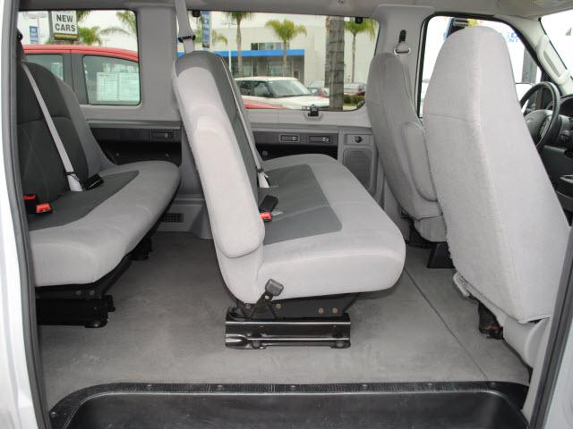 Ford Econoline Wagon 2008 photo 3