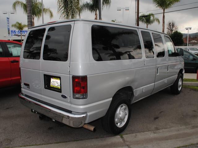 Ford Econoline Wagon 2008 photo 5