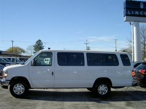 Ford Econoline Wagon 2008 photo 3