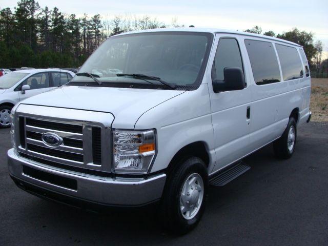 Ford Econoline Wagon 2008 photo 1