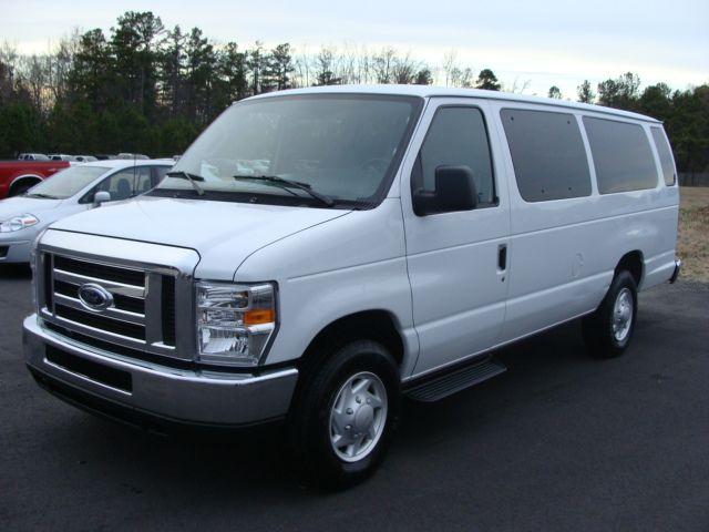 Ford Econoline Wagon 2008 photo 2