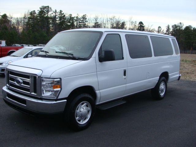 Ford Econoline Wagon 2008 photo 3