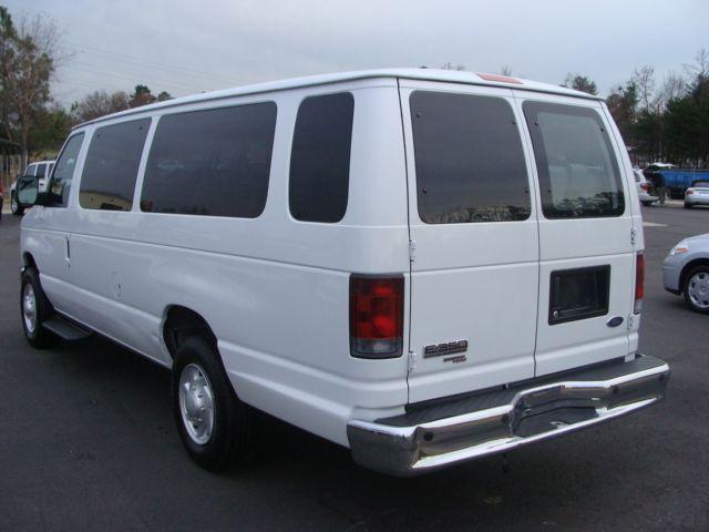 Ford Econoline Wagon 2008 photo 4