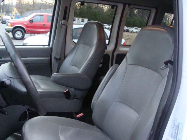 Ford Econoline Wagon 2008 photo 5