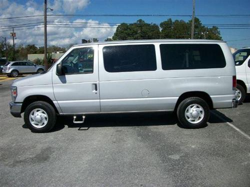 Ford Econoline Wagon 2008 photo 4