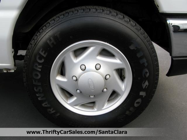 Ford Econoline Wagon 2008 photo 2