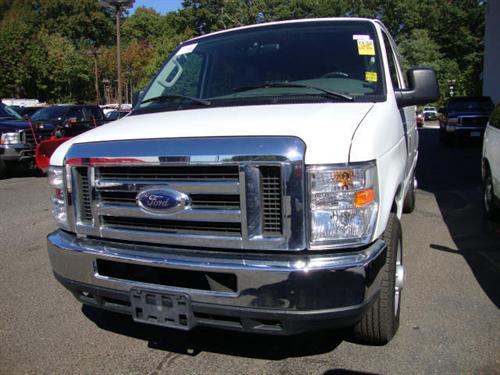 Ford Econoline Wagon 2008 photo 2