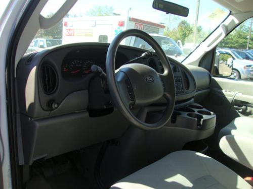 Ford Econoline Wagon 2008 photo 3