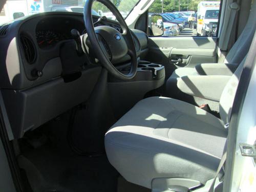 Ford Econoline Wagon 2008 photo 4