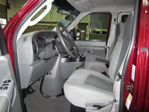 Ford Econoline Wagon 2008 photo 2