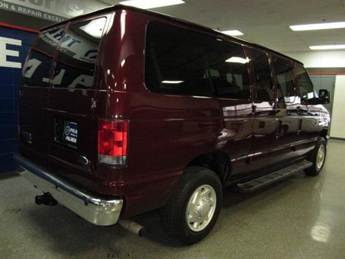 Ford Econoline Wagon 2008 photo 4
