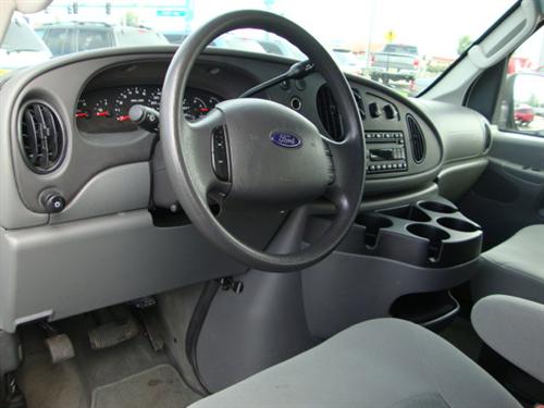 Ford Econoline Wagon 2008 photo 4