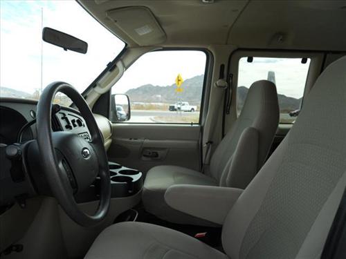 Ford Econoline Wagon 2008 photo 2