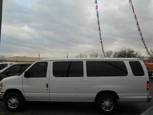 Ford Econoline Wagon 2008 photo 1