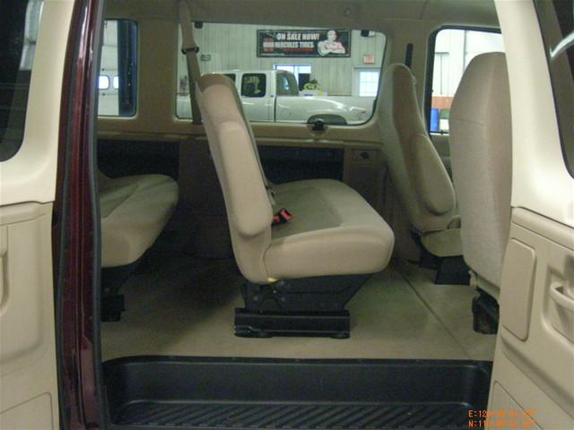 Ford Econoline Wagon 2008 photo 5