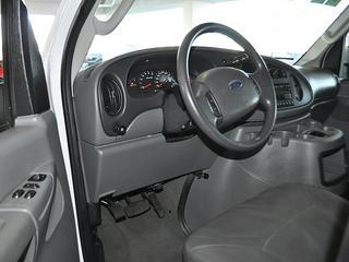 Ford Econoline Wagon 2008 photo 2