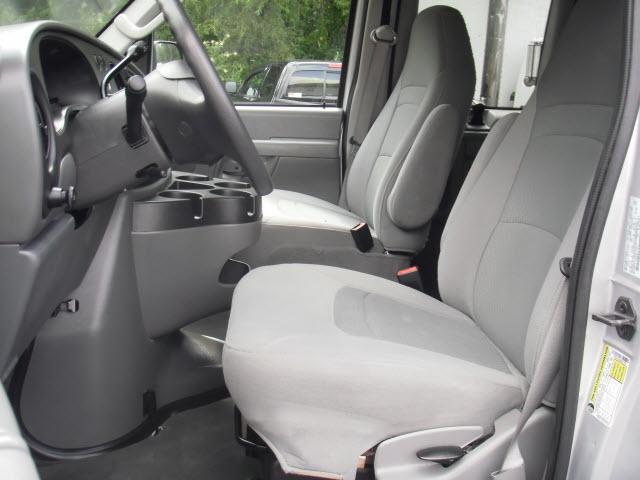 Ford Econoline Wagon 2008 photo 4