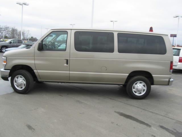 Ford Econoline Wagon 2008 photo 1