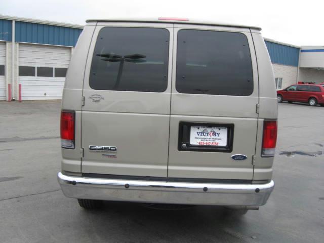 Ford Econoline Wagon 2008 photo 3