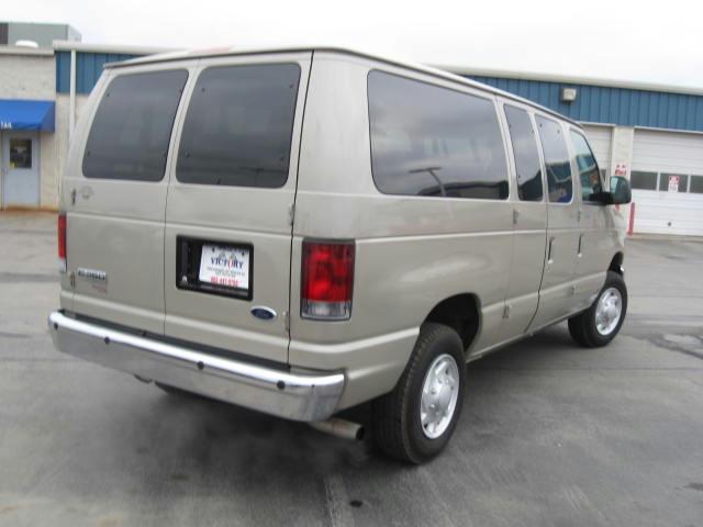 Ford Econoline Wagon 2008 photo 4