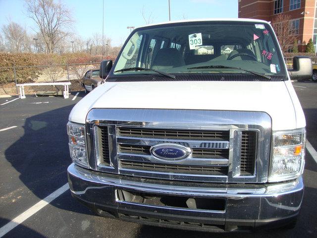 Ford Econoline Wagon 2008 photo 1