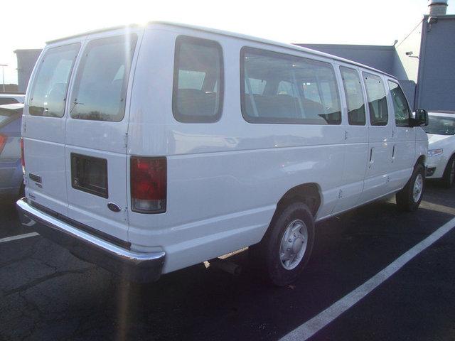 Ford Econoline Wagon 2008 photo 3