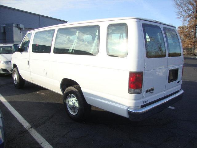 Ford Econoline Wagon 2008 photo 4