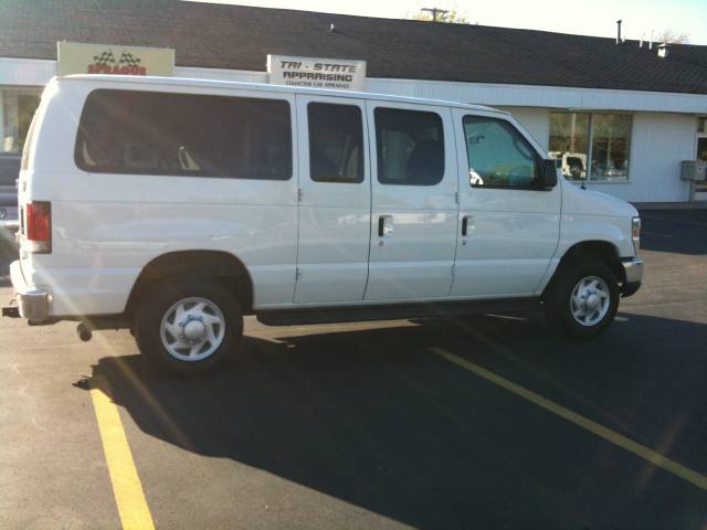 Ford Econoline Wagon 2008 photo 3