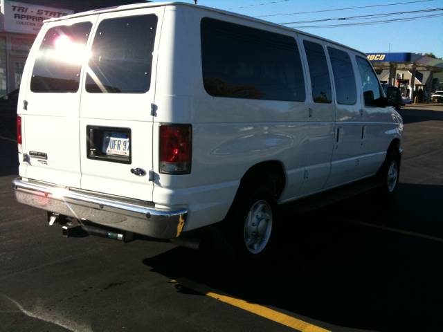 Ford Econoline Wagon 2008 photo 4