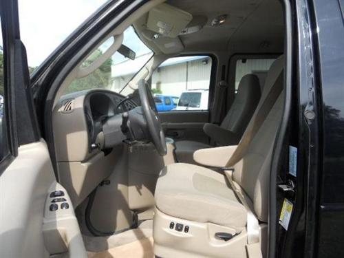 Ford Econoline Wagon 2008 photo 2