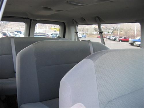 Ford Econoline Wagon 2008 photo 2