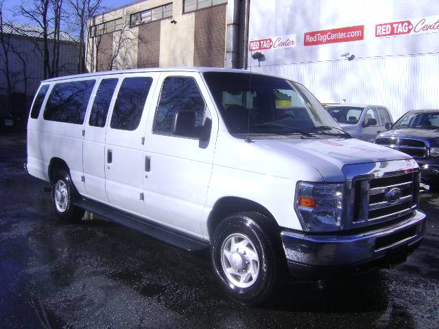 Ford Econoline Wagon SRW Passenger Van
