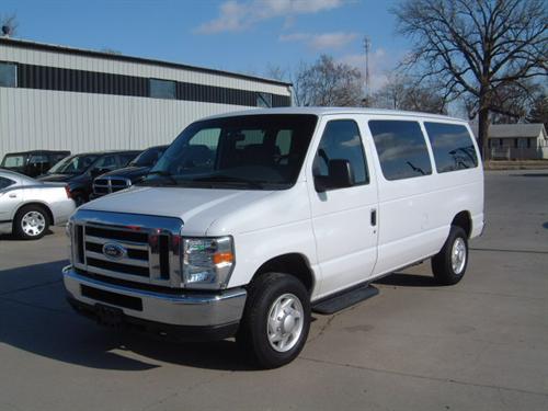Ford Econoline Wagon 2008 photo 1