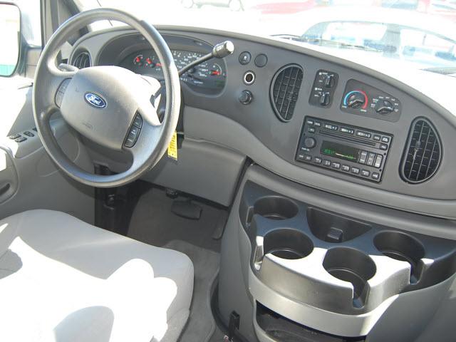 Ford Econoline Wagon 2008 photo 4