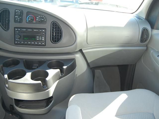 Ford Econoline Wagon 2008 photo 5