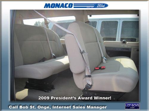 Ford Econoline Wagon 2008 photo 2