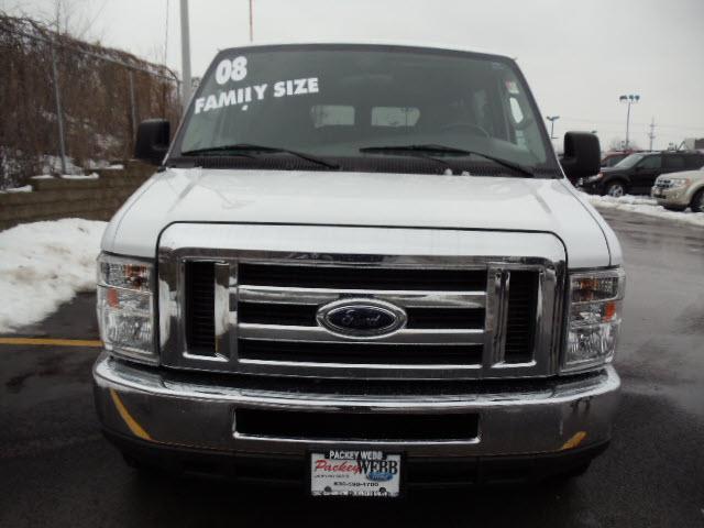 Ford Econoline Wagon 2008 photo 2