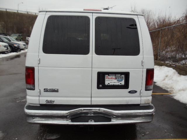 Ford Econoline Wagon 2008 photo 5