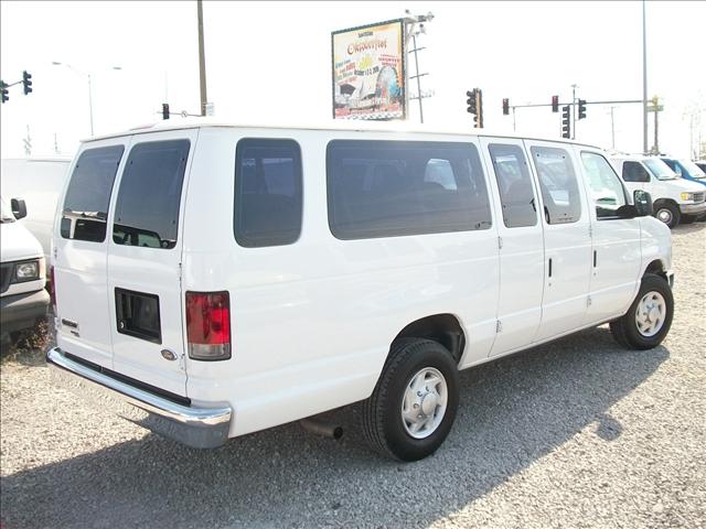 Ford Econoline Wagon 2008 photo 3