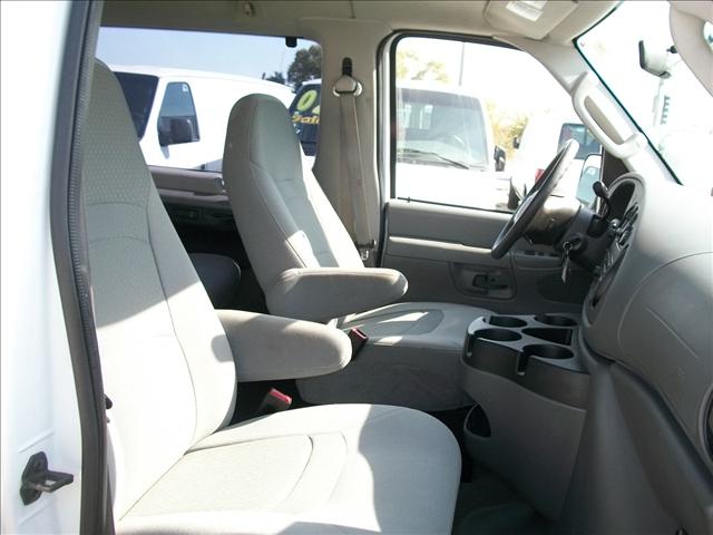 Ford Econoline Wagon 2008 photo 4