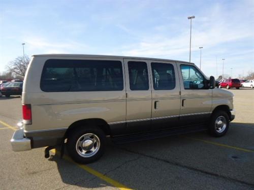 Ford Econoline Wagon 2008 photo 1