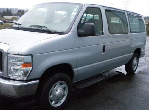 Ford Econoline Wagon 2008 photo 2