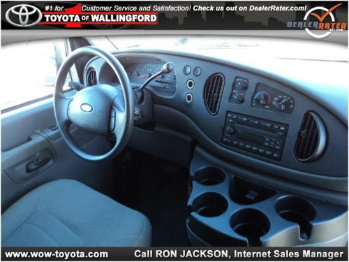 Ford Econoline Wagon 2008 photo 2