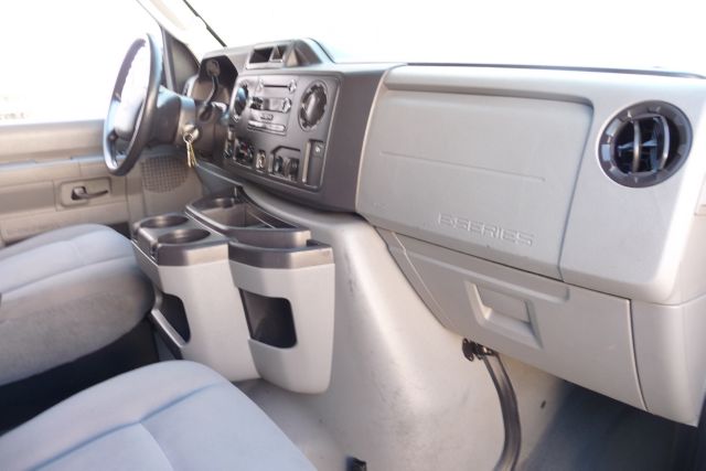 Ford Econoline Wagon 2dr Cpe V6 Manual GT Passenger Van