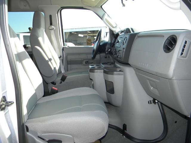 Ford Econoline Wagon 2010 photo 4