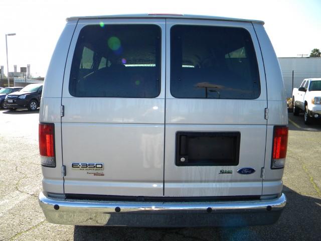 Ford Econoline Wagon 2010 photo 5