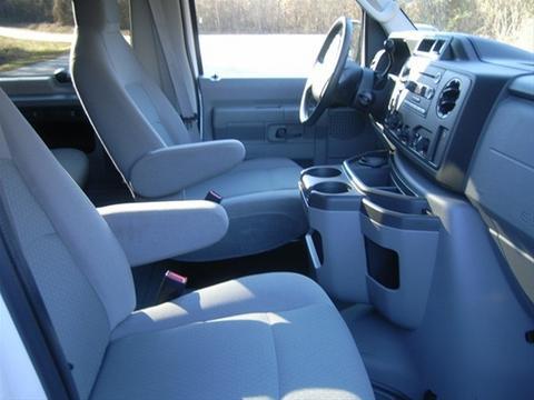 Ford Econoline Wagon 2010 photo 1