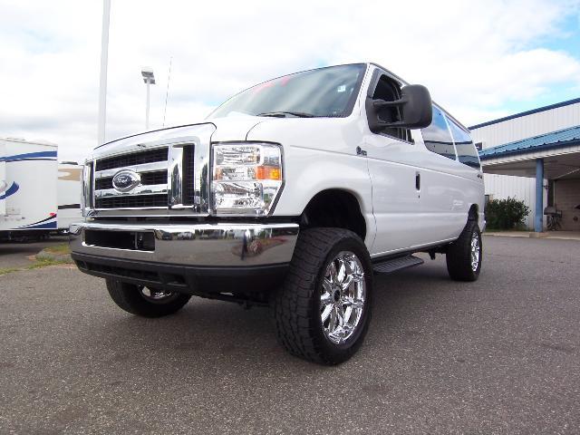 Ford Econoline Wagon Sport 4WD Passenger Van