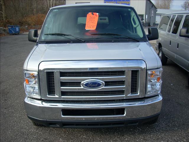 Ford Econoline Wagon 2010 photo 1
