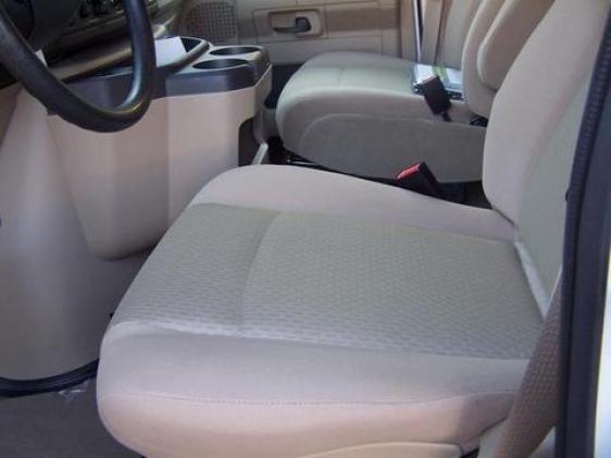 Ford Econoline Wagon 2010 photo 3